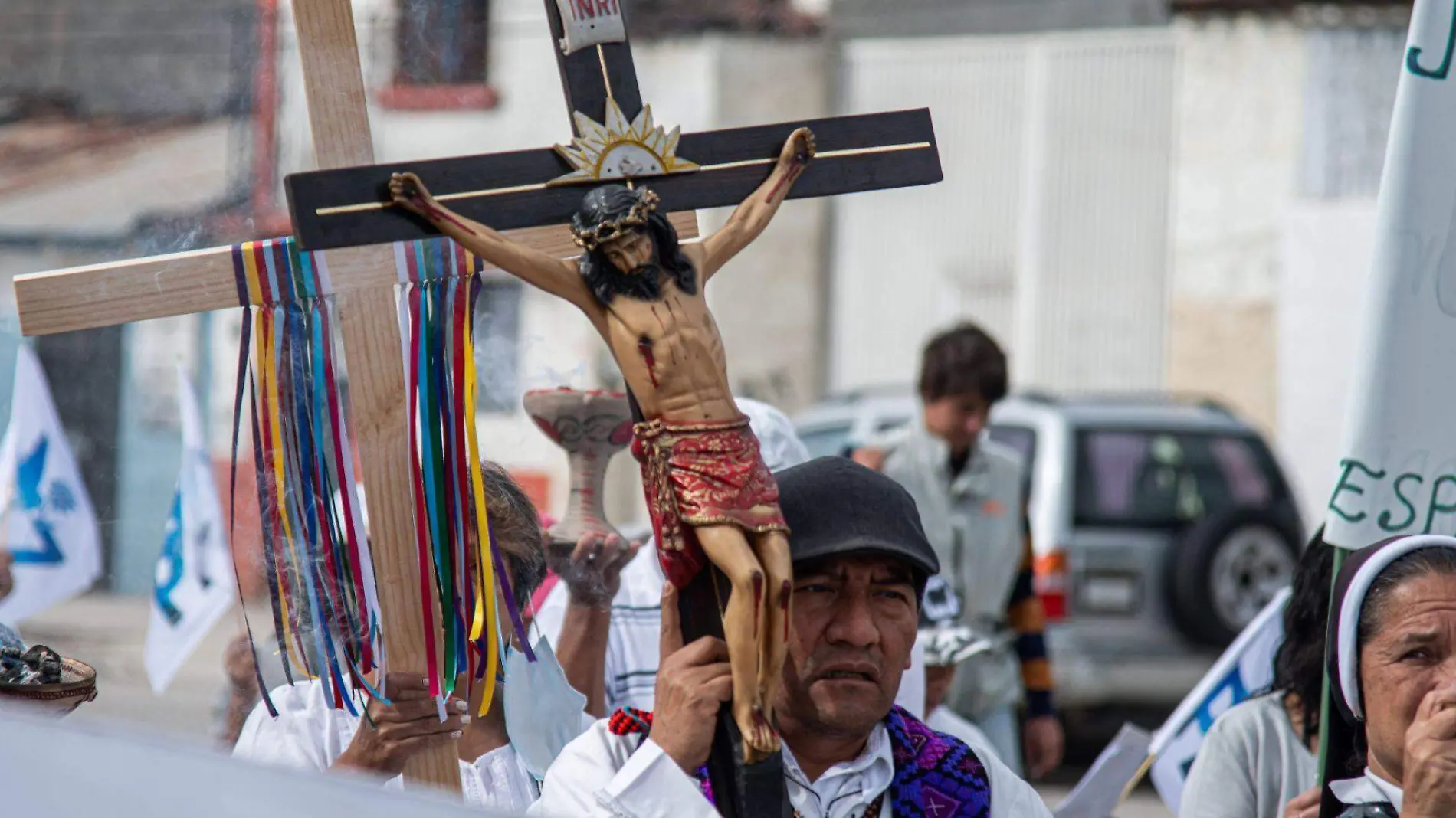 Sacerdote Marcelo Perez en marcha